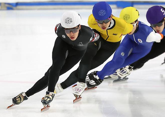 쇼트트랙 베테랑 박지원(왼쪽). 연합뉴스