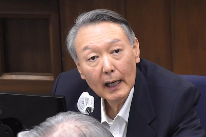 결심공판 최후진술하는 윤석열 - 12·3 비상계엄 관련 내란 우두머리 혐의로 기소된 윤석열 전 대통령이 지난 13일 서울 서초구 서울중앙지방법원 417호 형사대법정에서 열린 내란 우두머리 혐의 결심공판에서 최후진술하고 있다. 2026.1.14 서울중앙지법 제공