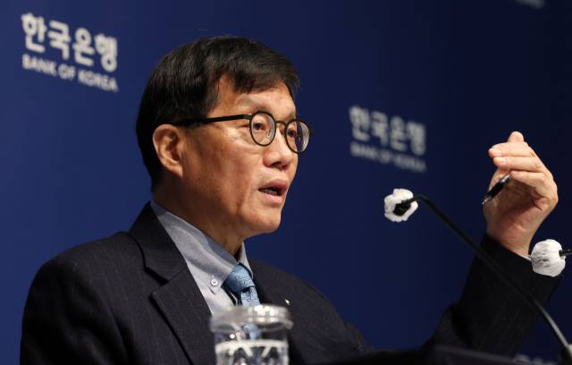 이창용 한국은행 총재가 15일 서울 중구 한국은행에서 기자간담회를 하고 있다. 공동취재단