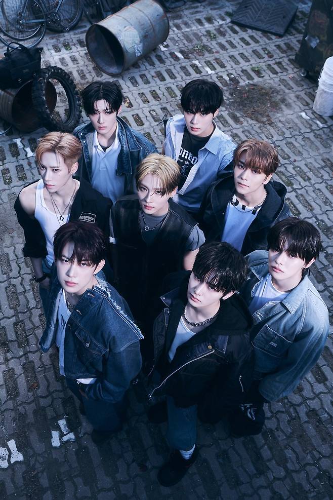 ‘보이즈2플래닛’을 통해 결성된 알파드라이브원은 12일 1번째 미니 앨범 ‘유포리아’(Euphoria)를 발매하고 전격 데뷔하며 ‘2026 엠넷 유니버스’의 서막을 올렸다. 사진제공 | 웨이크원