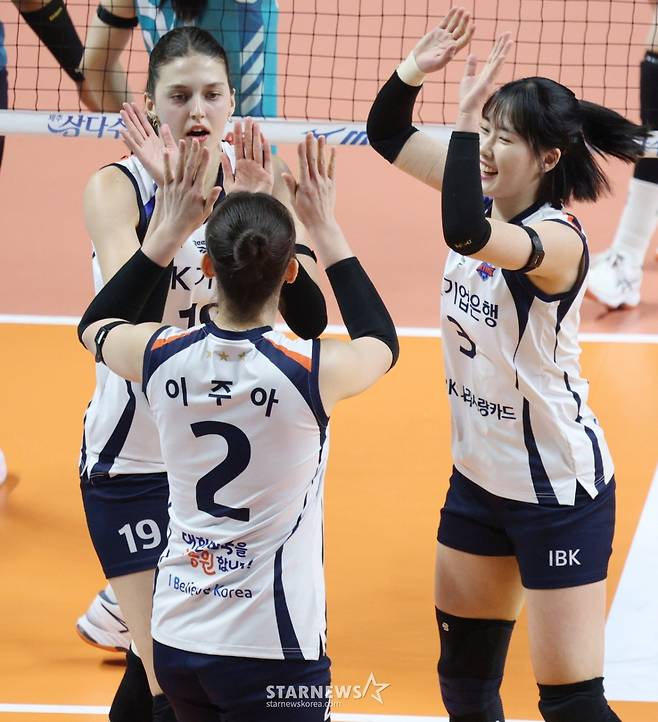 [B하인드★] 우크라이나 국대 출신 IBK 빅토리아 23점 맹폭! 5연승 질주