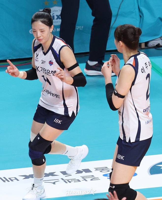 [B하인드★] 우크라이나 국대 출신 IBK 빅토리아 23점 맹폭! 5연승 질주