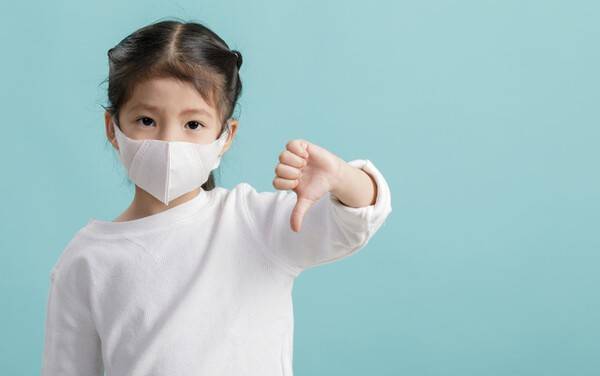 외출이 불가피하다면 아이 얼굴에 잘 맞는 연령별 보건용 마스크를 착용하길 권한다. [출처: Gettyimagesbank]