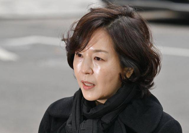 강선우 의원에게 공천헌금 1억 원을 준 혐의를 받는 김경 서울시의원이 서울경찰청 공공범죄수사대로 출석하고 있다. 최주연 기자