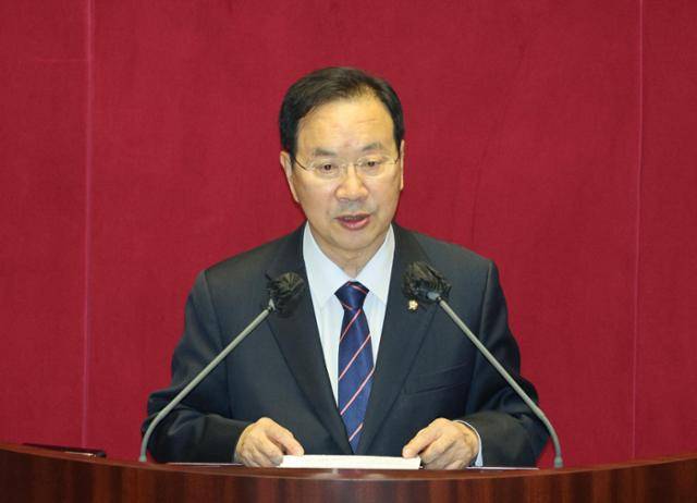 불법 정치자금 수수 등 혐의로 구속영장이 청구된 국민의힘 하영제 의원이 2023년 3월 30일 국회에서 열린 본회의에서 본인의 체포동의안에 대한 신상발언을 하고 있다. 연합뉴스