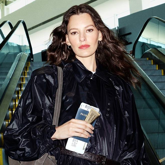 일루션 루미너스 글로우 파운데이션. [사진=아워글래스]