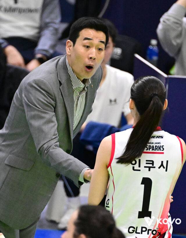 정관장 고희진 감독과 인쿠시/KOVO