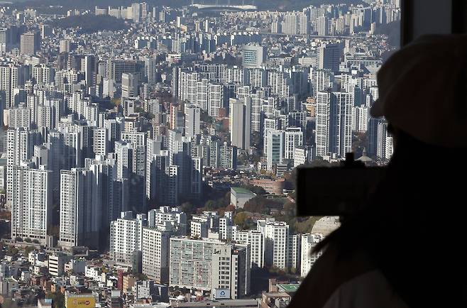지난달 남산에서 바라본 서울시내 아파트 단지. [연합]