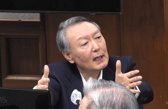 ▲12·3 비상계엄 관련 내란 우두머리 혐의로 기소된 윤석열 전 대통령이 지난 13일 서울 서초구 서울중앙지방법원 417호 형사대법정에서 열린 내란 우두머리 혐의 결심공판에서 최후진술하고 있다. ⓒ연합뉴스