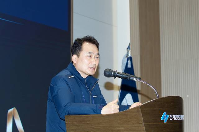 ▲남화영 한국전기안전공사 사장은 "재생에너지 확대를 위한 검사업무처리 개선과 인공지능(AI)을 활용한 업무 혁신 등 과제를 차질없이 이행해 현장 효율과 국민안전 수준을 동시에 높여나갈 것"이라고 강조했다. ⓒ한국전기안전공사