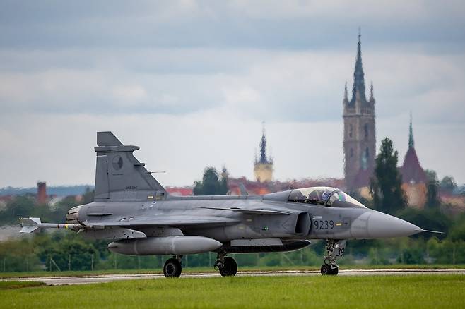 체코 공군 소속 그리펜 전투기가 지상에서 이동하고 있다. 세계일보 자료사진