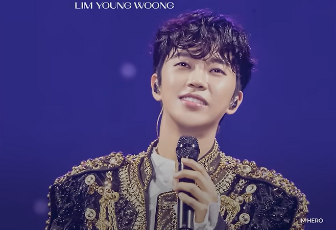 ‘playlist 연말 연초, 온기 가득한 HOME의 순간을 기록하는 Polaroid같은 플레이리스트 | IM HERO 2’ 영상 속 가수 임영웅. 임영웅