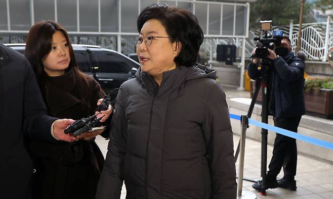 이혜훈 기획예산처 장관 후보자가 16일 오전 서울 중구 예금보험공사에 마련된 인사청문회 준비 사무실로 출근하며 취재진 질문에 답하고 있다. 뉴시스