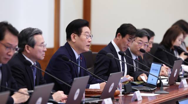 이재명 대통령이 15일 청와대에서 열린 수석보좌관회의에서 발언하고 있다.연합뉴스