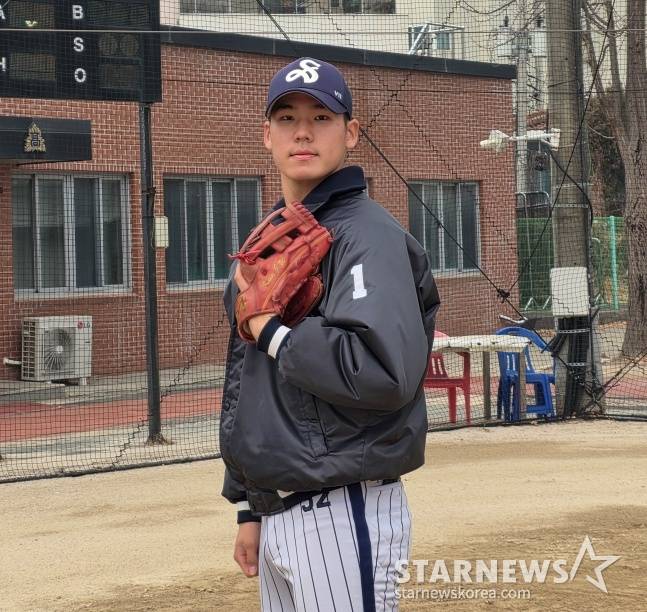 서울고 김지우가 15일 서울고 야구부 운동장에서 스타뉴스와 만나 인터뷰에 응했다. /사진=김동윤 기자