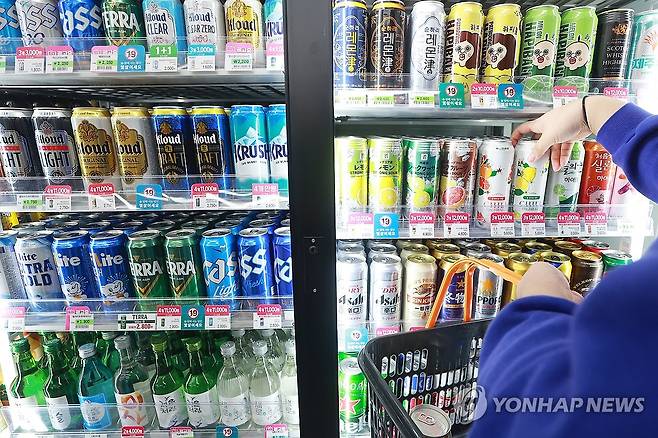 편의점 주류 ※ 기사와 직접 관계가 없습니다. [연합뉴스 자료사진]