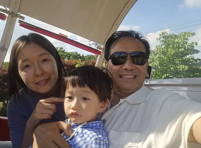 정 대표와 아들 하성, 아내 이지희 사진작가 [본인 제공]