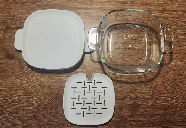 내열강화유리 용기와 전용 실리콘 트레이, 다용도 뚜껑으로 구성된 '글라스락 렌지쿡 찜잇' [사진=조현미 기자]