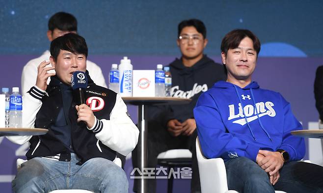 두산 양의지가 20일 서울 잠실 롯데호텔 월드에서 열린 2025 KBO리그 미디어데이에서 기자의 질문에 답하고 있다. 최승섭기자 thunder@sportsseoul.com