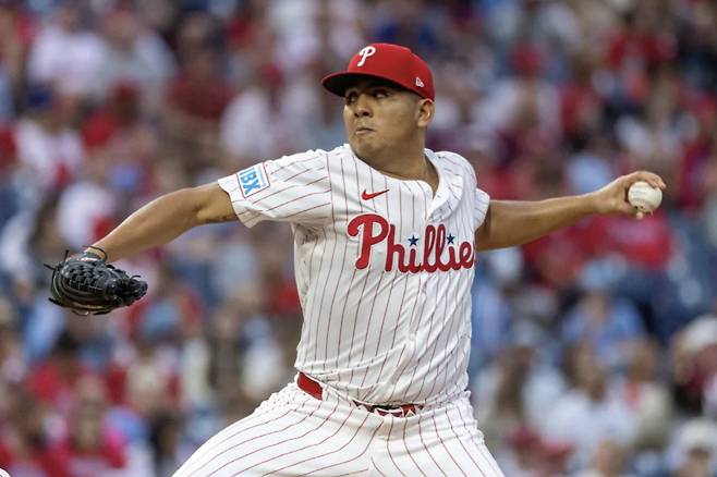 필라델피아 출신 레인저 수아레즈가 보스턴으로 이적했다. AP연합뉴스