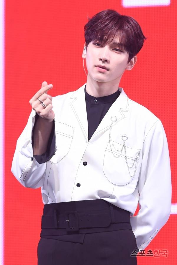 'EAU DE VIXX(오 드 빅스)' 쇼케이스 무대에 선 빅스 혁. 사진=스포츠한국 DB