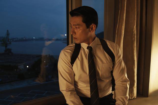 디즈니플러스 '메이드 인 코리아'에서 마약사업에 손대는 중앙정보부 과장 백기태를 연기한 현빈. 디즈니플러스 제공