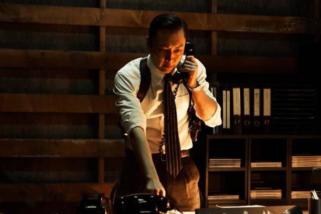 디즈니플러스 드라마 '메이드 인 코리아'에서 중앙정부부 과장 표학수 역을 연기한 노재원. 디즈니플러스 제공