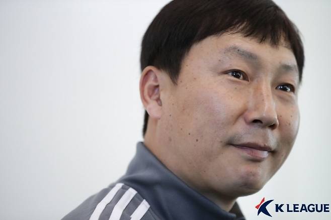 아시아 정상까지 넘본다... 베트남 4강 이끈 김상식 감독 “한계에 계속 도전하겠다”
