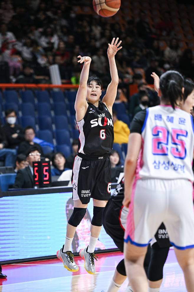 [서울=뉴시스] 여자프로농구 부산 BNK의 이소희. (사진=WKBL 제공)