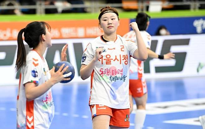 [서울=뉴시스] 여자 핸드볼 서울시청의 송지영. (사진=한국핸드볼연맹 제공)