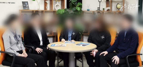 2024년 3월 14일 '미래한국' 대담 기사에 실린 사진. 맨 오른쪽 남성이 "내가 북한에 무인기를 보냈다"고 주장한 30대 오 모 씨다. 오 씨는 당시 무인기 제작사인 '에스텔엔지니어링'의 이사로 대담에 참여했다.&nbsp; &nbsp;&nbsp;