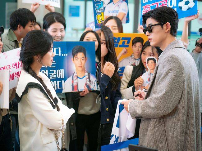 성공한 미래 보이지 않아…로몬, 김혜윤 저주 깨고 '월클' 됐다 ('오늘부터 인간입니다만')