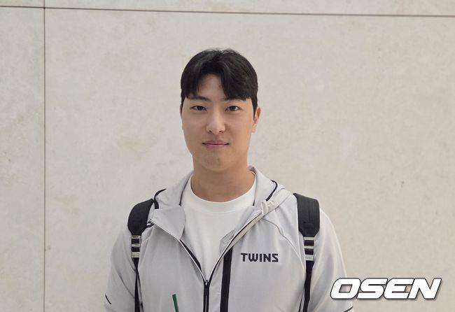[OSEN=인천공항, 한용섭 기자] LG 트윈스 투수 이정용이 12일 미국 애리조나 스프링캠프로 출국하고 있다. /orange@osen.co.kr