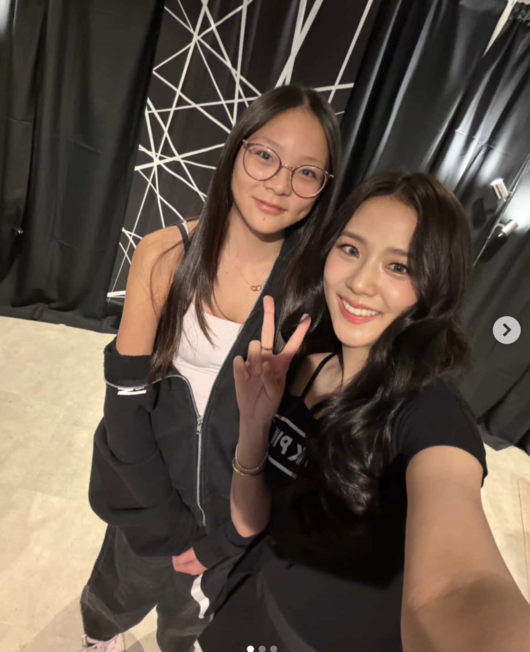 ‘슈돌’ 사랑이 맞아?.. 추사랑, 블랙핑크 콘서트 백스테이지서 지수와 다정한 투샷