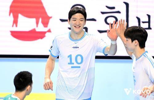 대한항공의 토종 간판 공격수 정지석(중앙) [한국배구연맹 제공. 재판매 및 DB 금지]