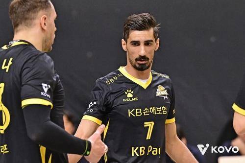 KB손해보험의 아시아쿼터 선수 야쿱(오른쪽) [한국배구연맹 제공. 재판매 및 DB 금지]