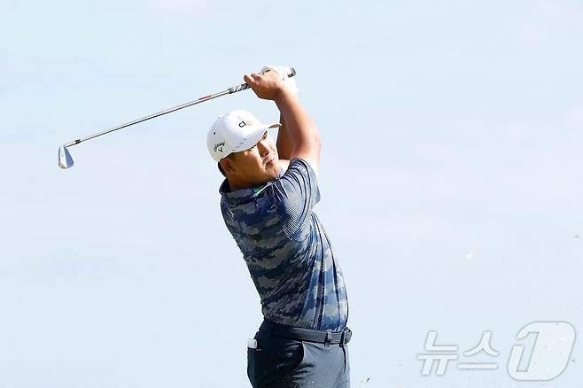 김시우는 18일(한국시간) PGA투어 개막전 소니오픈 3라운드에서 2타를 줄여 공동 11위로 도약했다. ⓒ AFP=뉴스1