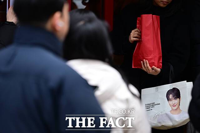 웨이팅 끝에 '구매 성공' 소중한 두쫀쿠!
