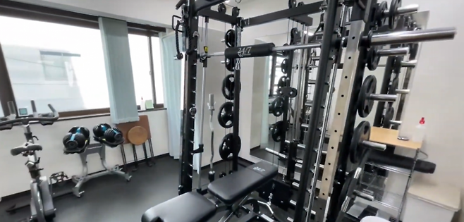 일본 1인 헬스장 프랜차이즈 '프라이빗 박스핏' 전경. 개인실에 여러 운동기구가 마련돼있다. 프라이빗 박스핏.