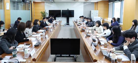 지난달 30일 서울 중구 서울역 회의실에서 열린 대학 등록금 관련 총학생회단체 간담회에서 최교진 교육부 장관이 발언하고 있다. 사진 교육부