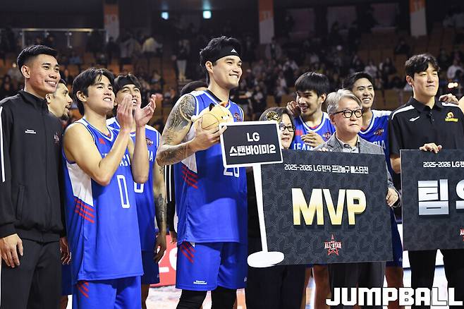 ▲ MVP에 선정된 팀 아시아 톨렌티노(SK)