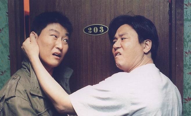 영화 ‘조용한 가족’(사진 : 명필름 제공)