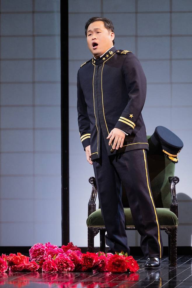 메트로폴리탄 오페라 <나비부인>에 핑커톤 역으로 출연한 테너 백석종 / (c) EVAN ZIMMERMAN