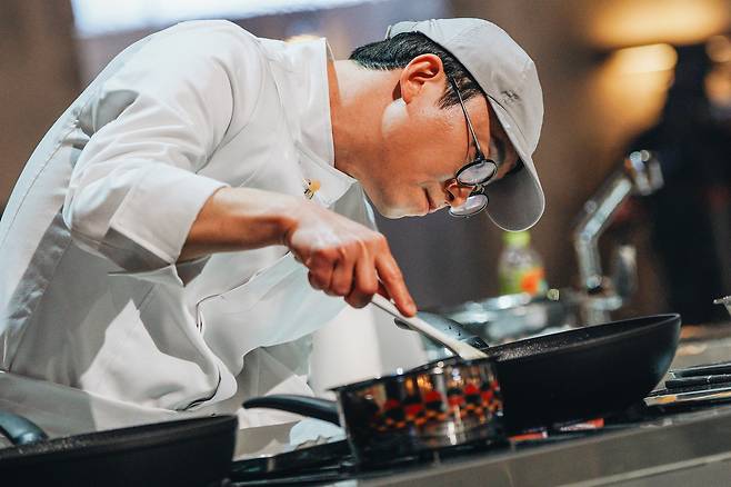 A still from the second season of the Netflix cooking reality show ″Culinary Class Wars" (2024–), featuring chef Choi Kang-rok [NETFLIX]