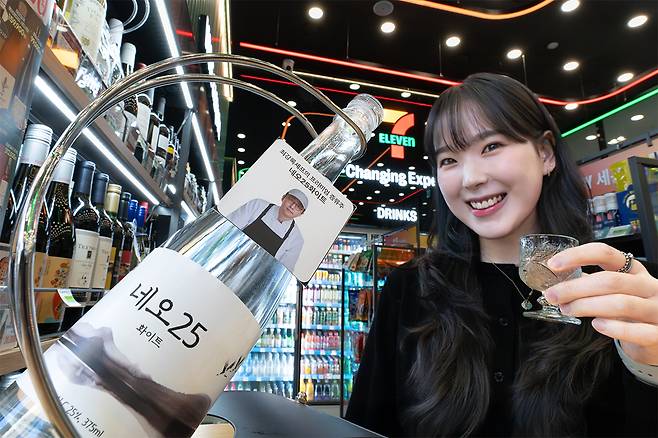 The ″Choi Kang-rok Neo White″ product affiliated with the Netflix cooking reality show ″Culinary Class Wars″ (2024–) intellectual property brand is seen at a Seven-Eleven convenience store. [KOREA SEVEN]