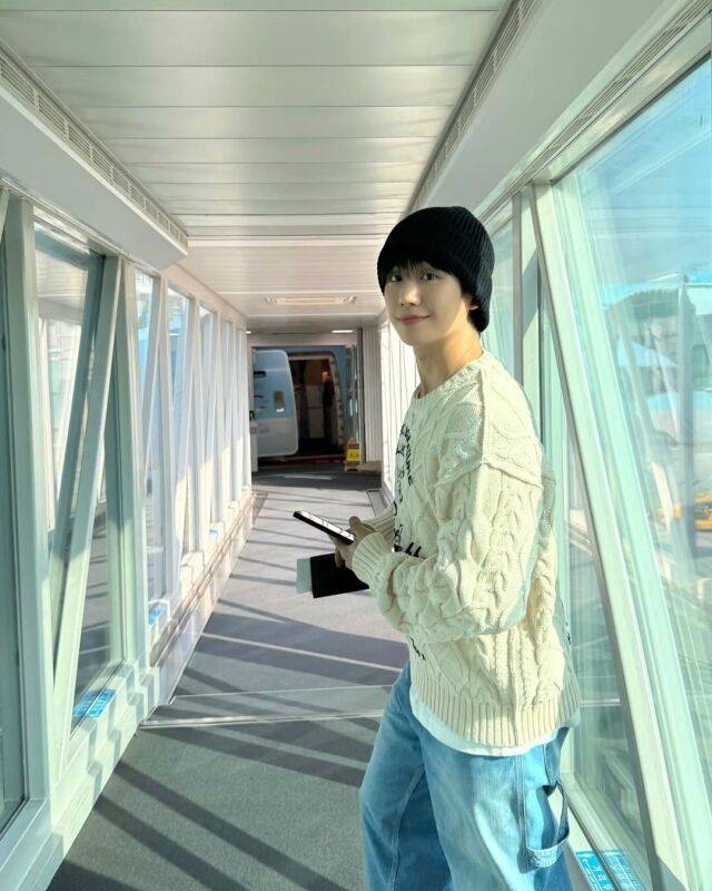 정해인이 남친짤의 교과서 패션을 보여줬다. / 정해인 인스타그램