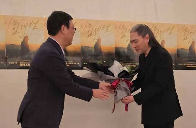 왼쪽부터 최휘영 문화체육관광부 장관, 임재범/문화체육관광부 제공