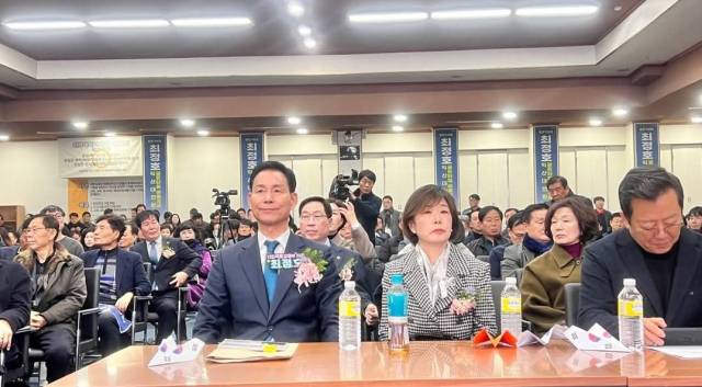 ▲최정호 전 국토교통부 차관이 17일 오후 2시 원광대학교 숭산기념관에서 저서 '최정호 익산대전환 골든타임 바로 지금' 출판기념회를 가졌다. ⓒ최정호 전 차관 페이스북