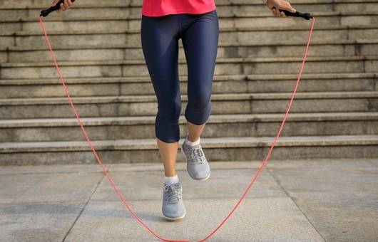 줄넘기는 근육의 강도와 크기를 향상하는 데 도움이 된다. 사진 = 게티이미지뱅크