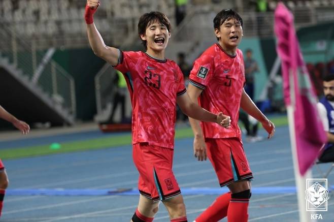 18일 사우디아라비아 제다의 킹 압둘라 스포츠 시티 홀 스타디움에서 열린 2026 아시아축구연맹(AFC) U-23 아시안컵 8강전에서 헤더 결승골을 넣은 신민하가 환호하고 있다. 대한축구협회 제공